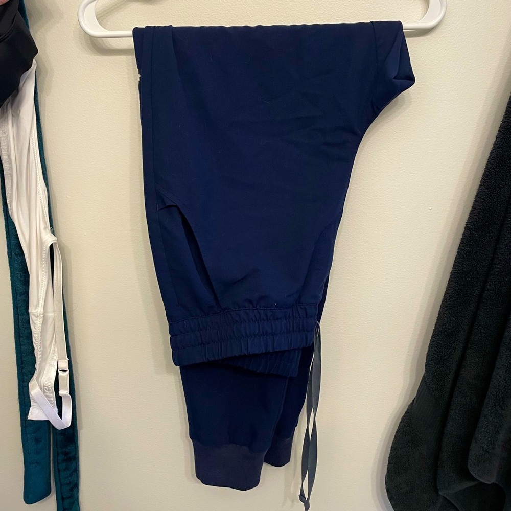 Figs navy scrub pants high waisted joggers, size Medium